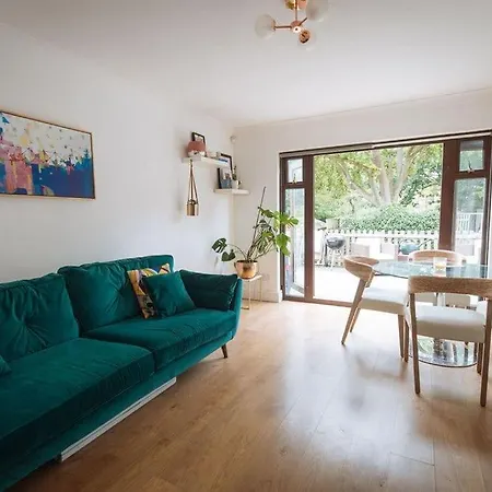 2 Bedroom Flat - Hendon Central